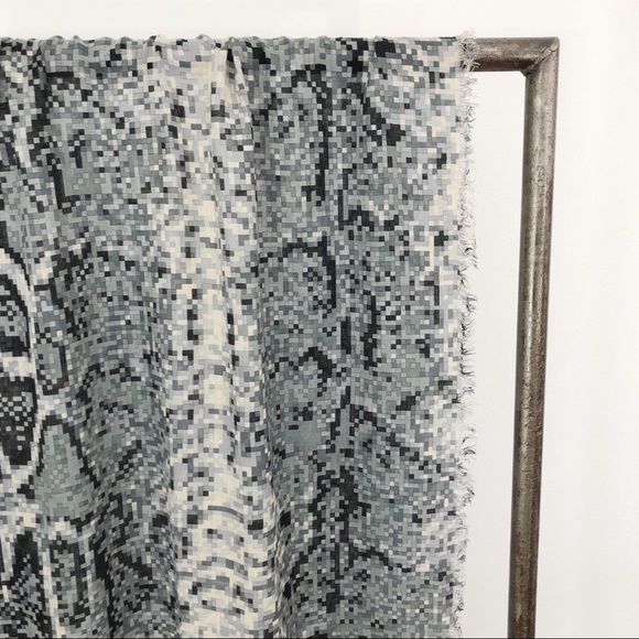 Pixel Phyton Print Scarf - Picture 4 of 6